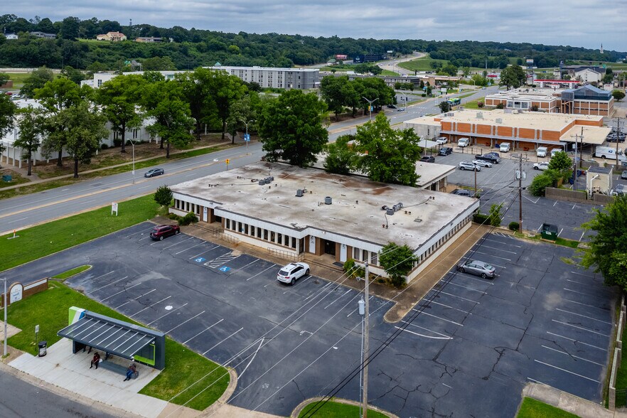 More Photos Of 324 W Pershing Blvd, North Little Rock Office For Sale