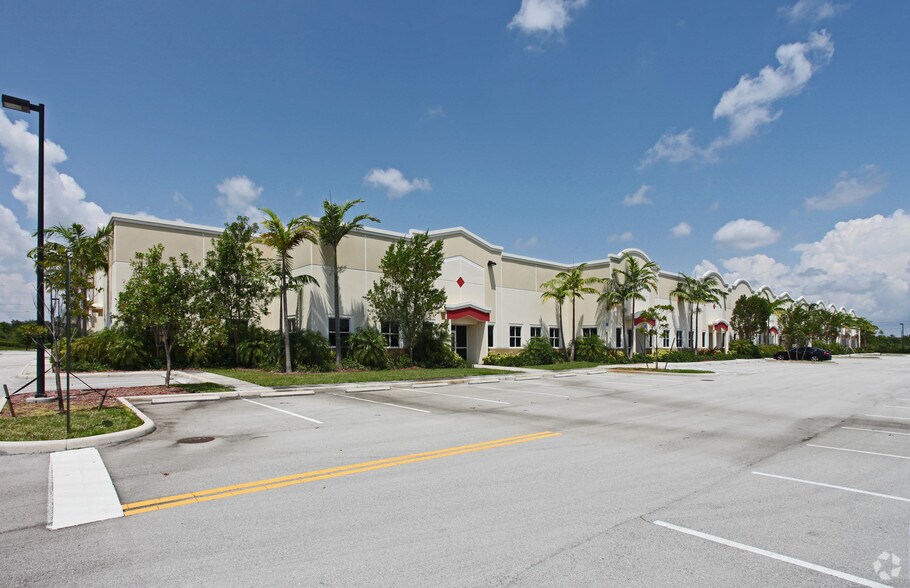 More Photos Of 14001-14099 NW 8th St, Sunrise Flex For Lease