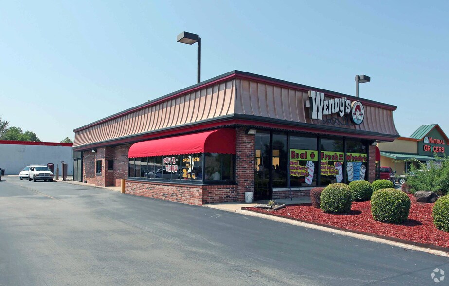 Primary Photo Of 1908 W Main St, Norman Fast Food For Lease