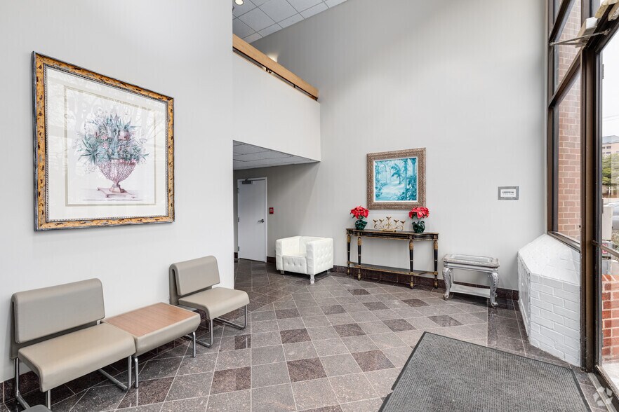 More Photos Of 1964 Gallows Rd, Vienna Office For Sale