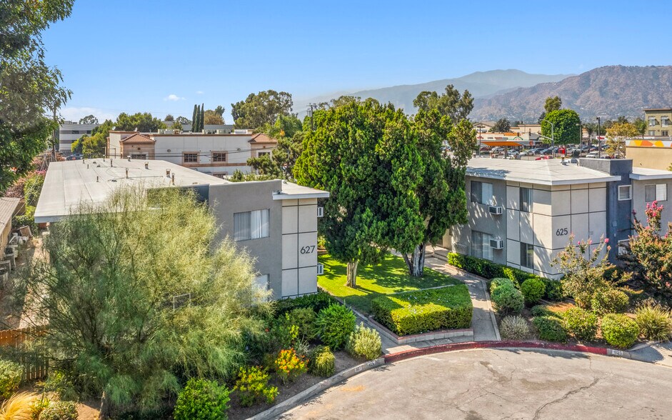 More Photos Of 625-627 S Wabash Ave, Glendora Apartments For Sale