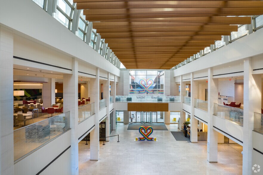 More Photos Of 20 Bay St, Toronto Coworking Space