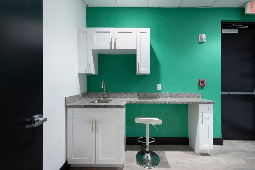 More Photos Of 6141 Sunset Dr, South Miami Medical For Lease