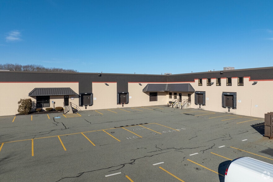 More Photos Of 135-199 Bay State Dr, Braintree Warehouse For Lease