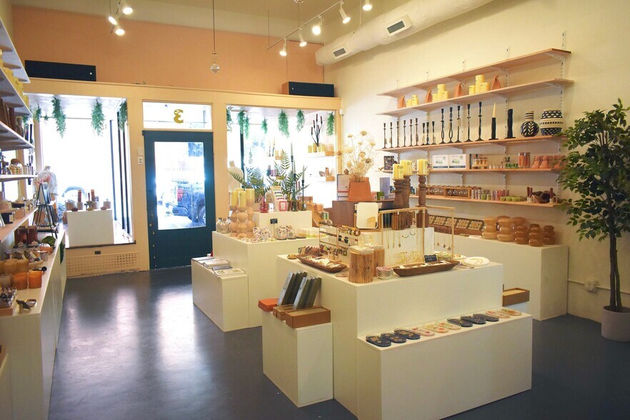 More Photos Of 3-7 E Mountain St, Fayetteville Storefront Retail Office For Lease