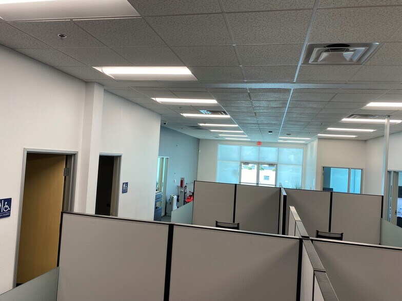 More Photos Of 6101 N Hollywood Blvd, Las Vegas Manufacturing For Lease