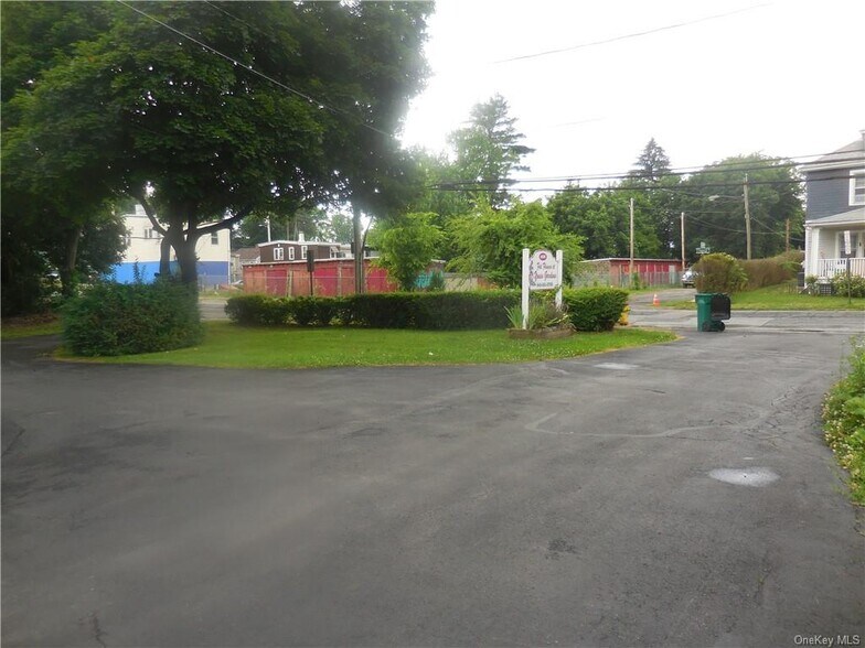 More Photos Of 406 3rd St, Newburgh General Retail For Sale