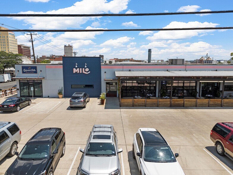 More Photos Of 1020 Franklin Ave, Waco Storefront Retail Office For Sale