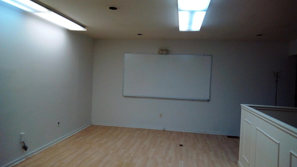 More Photos Of 775 S 23rd St S, Arlington Office For Sale