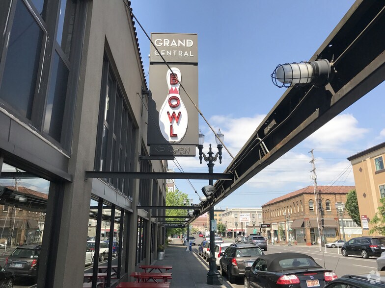 More Photos Of 837-841 SE Belmont St, Portland Freestanding For Lease