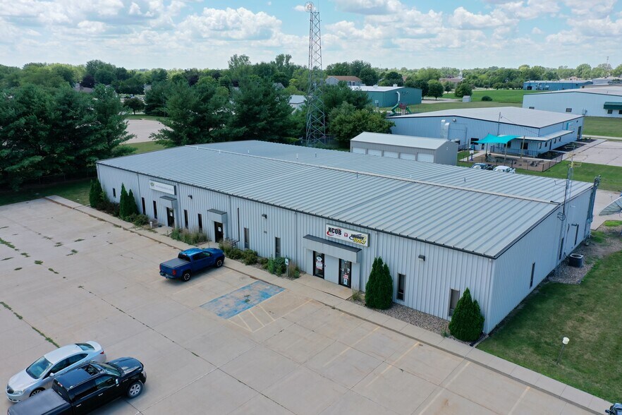 More Photos Of 1801 N 13th Ave E, Newton Flex For Lease