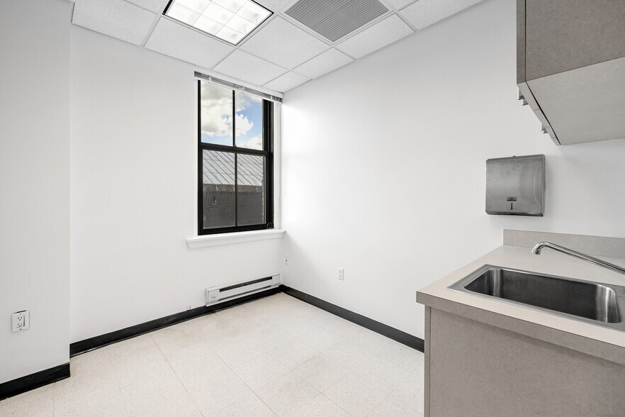 More Photos Of 1 Hanson Pl, Brooklyn Apartments For Sale