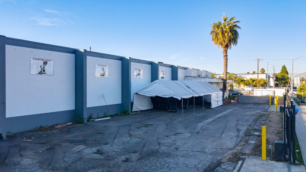 More Photos Of 13501 S Main St, Los Angeles Warehouse For Lease