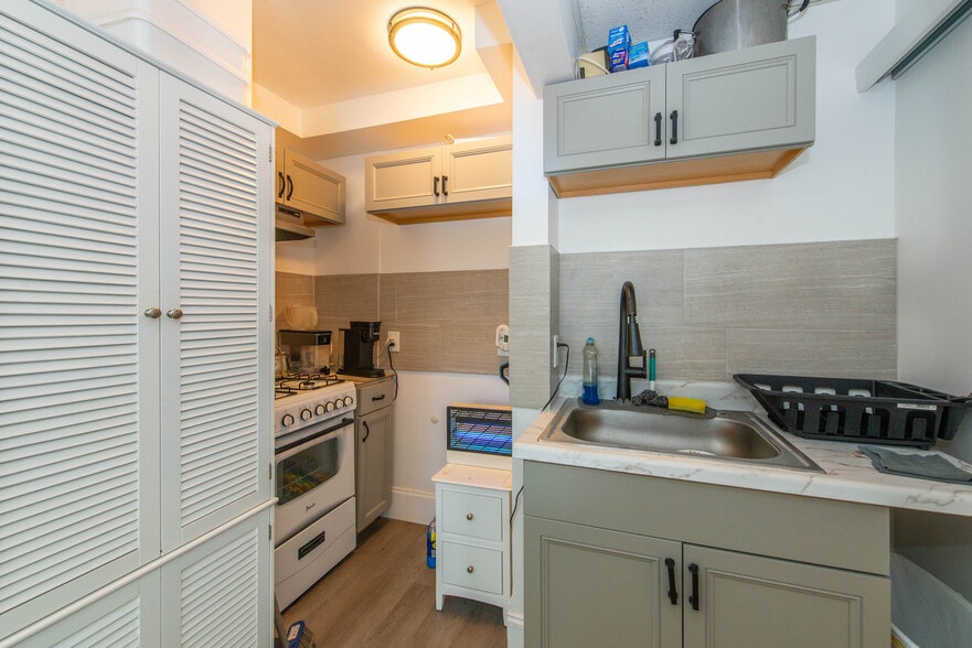 More Photos Of 22 E Quackenbush Ave, Dumont Apartments For Sale