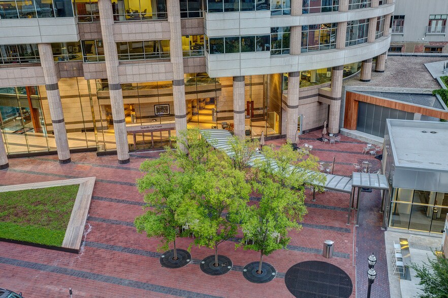 More Photos Of 511 Union St, Nashville Office For Lease