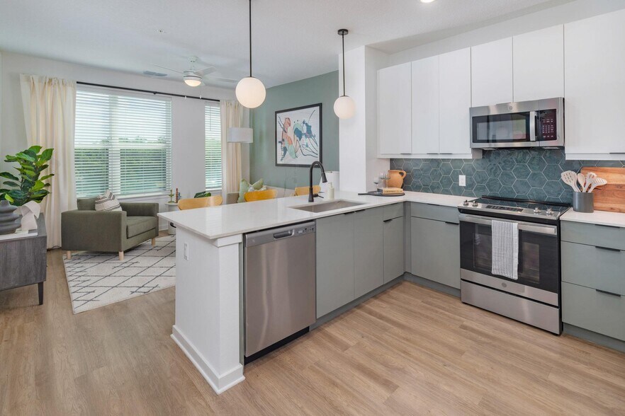 More Photos Of 1647 E Colonial Dr, Orlando Apartments For Sale