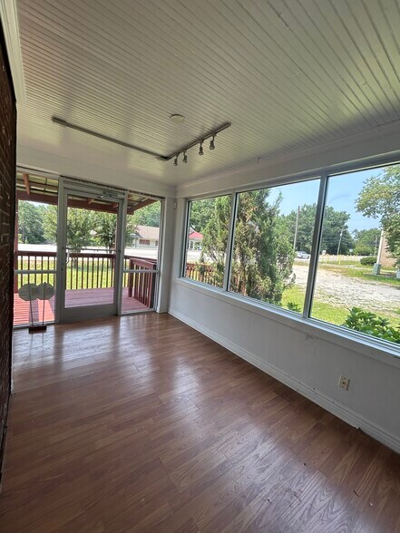 More Photos Of 1058 St Andrews Rd, Columbia General Retail For Sale