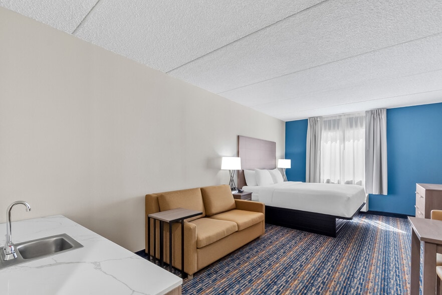 More Photos Of 70 Maddex Square Dr, Shepherdstown Hotel For Sale