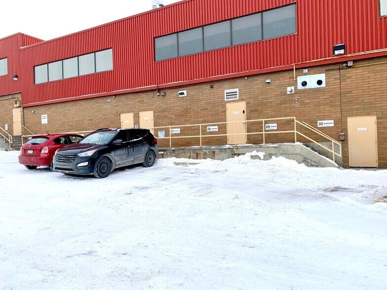 More Photos Of 1829 Ranchlands Blvd NW, Calgary Freestanding For Lease