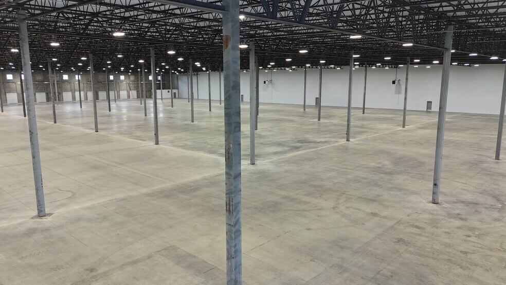 More Photos Of 1900 Airport West Rd, Mansfield Warehouse For Sale