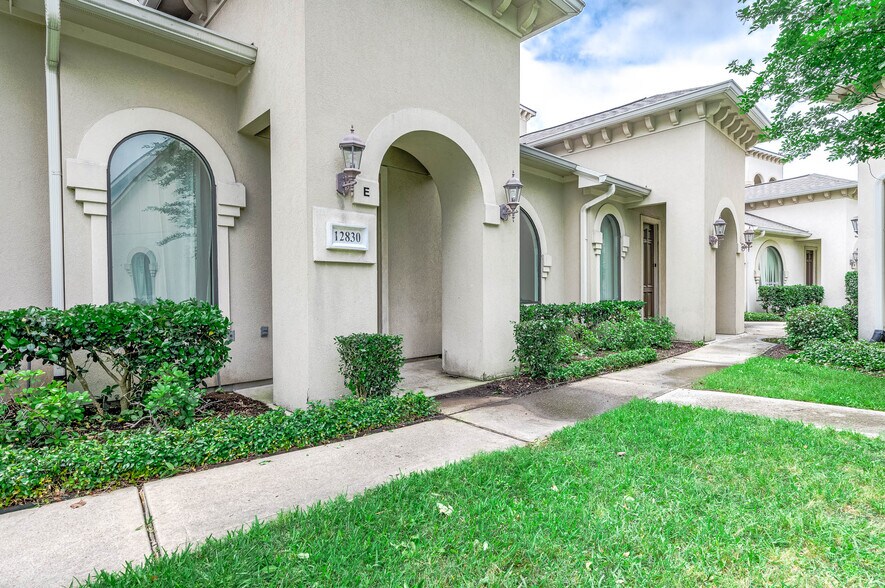 More Photos Of 12830 Willow Centre Dr, Houston Medical For Sale