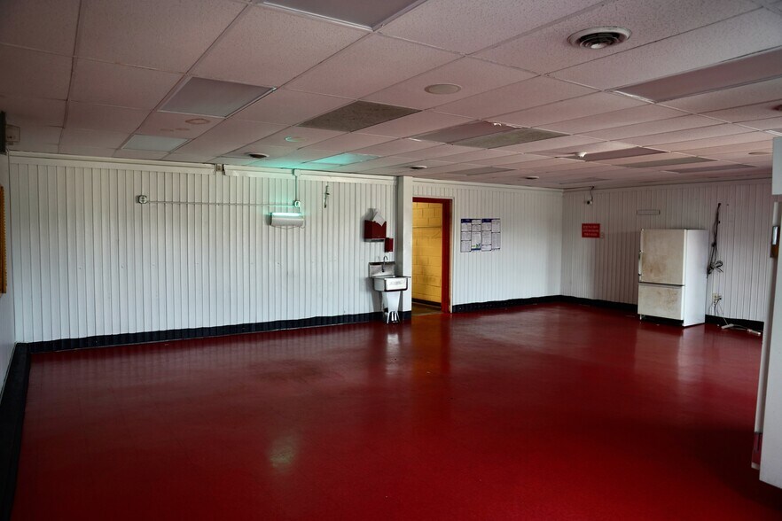 More Photos Of 635 Kingsbridge Rd, Carrollton Distribution For Lease