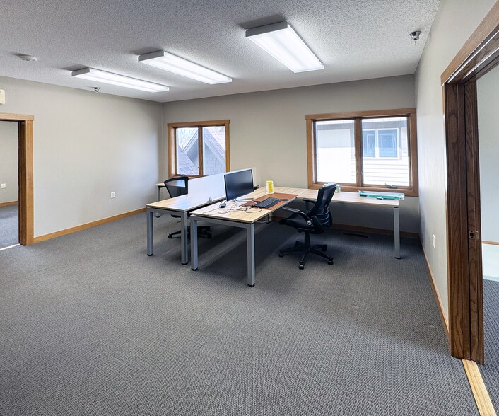 More Photos Of 2085 County Road D E, Maplewood Office For Lease