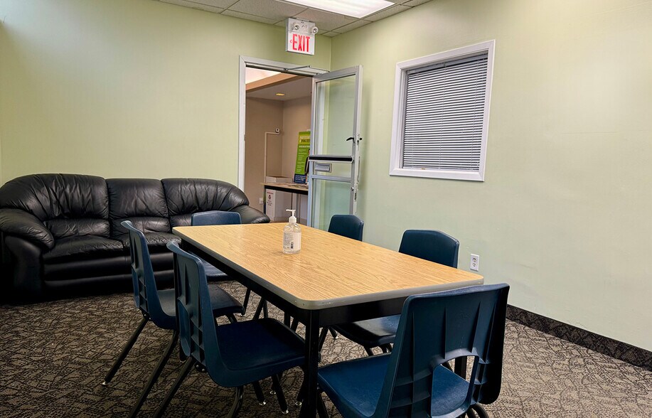 More Photos Of 431 Thames Ave, Winnipeg Office For Lease