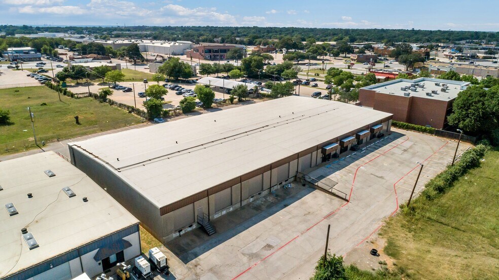 More Photos Of 801 Secretary Dr, Arlington Warehouse For Lease