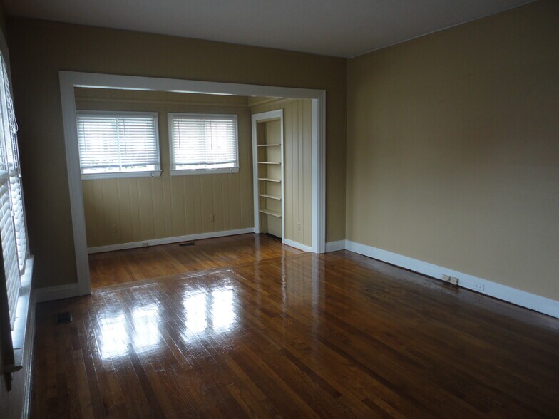 More Photos Of 1106 Eager Dr, Albany Office For Lease