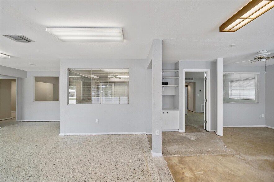 More Photos Of 4242 McIntosh Ln, Sarasota Storefront Retail Office For Sale