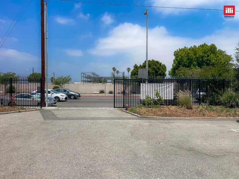 More Photos Of 21410 Parthenia St, Canoga Park Unknown For Lease