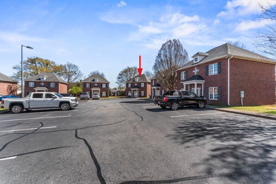 More Photos Of 104 Renaissance Cir, Mauldin Office For Lease