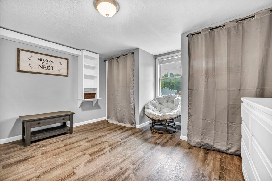 More Photos Of 100 Factory St, LaGrange Flex For Sale