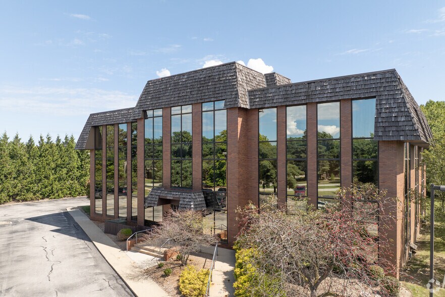 More Photos Of 13500-13550 Falling Water Rd, Strongsville Office For Sale