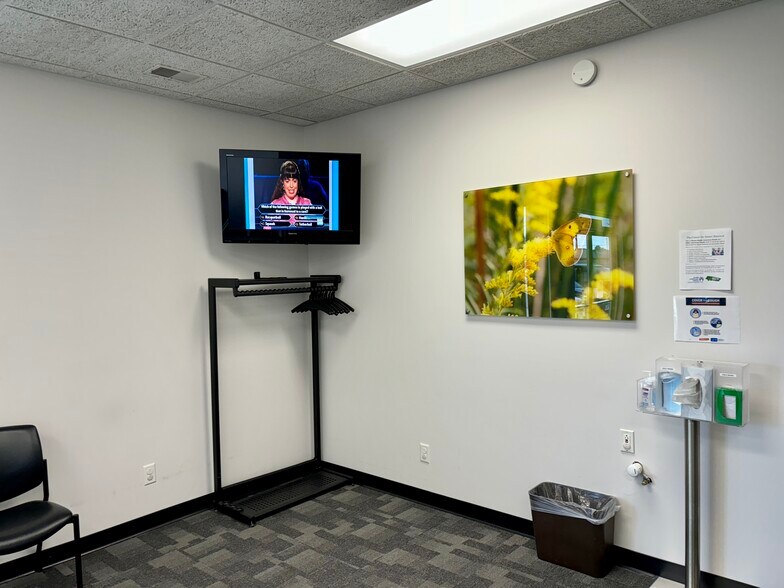 More Photos Of 825 New York Dr, Vandalia Storefront Retail Office For Sale
