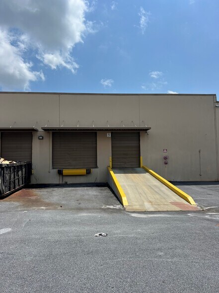 More Photos Of 2565-2579 Park Central Blvd, Decatur Distribution For Lease