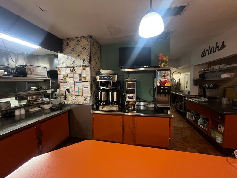 More Photos Of 406 N Main St, Thiensville Restaurant For Sale