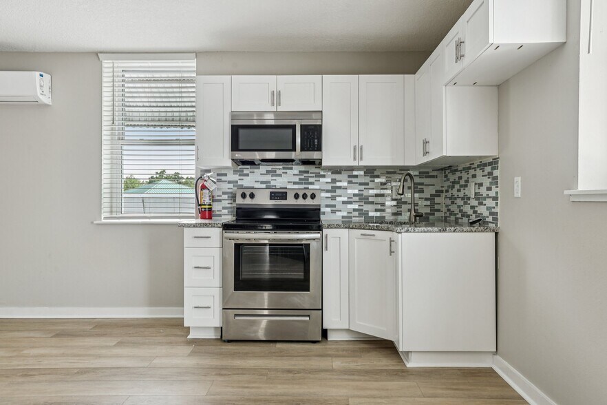 More Photos Of 801 W Montrose St, Clermont Restaurant For Sale