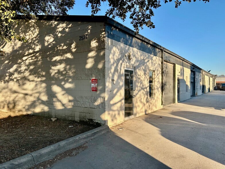 More Photos Of 2529 Merrell Rd, Dallas Light Distribution For Lease