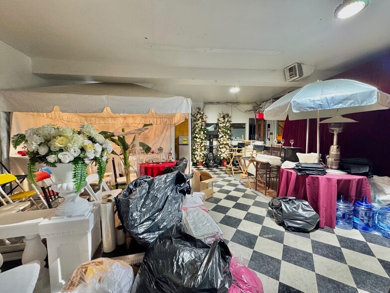More Photos Of 81 Sheridan Blvd, Inwood Warehouse For Sale