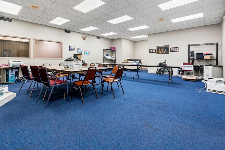 More Photos Of 1925 Industrial Blvd, Harvey Warehouse For Sale