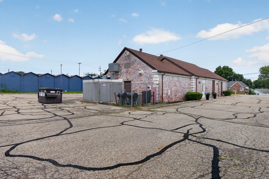 More Photos Of 5425 N Main St, Dayton Freestanding For Sale