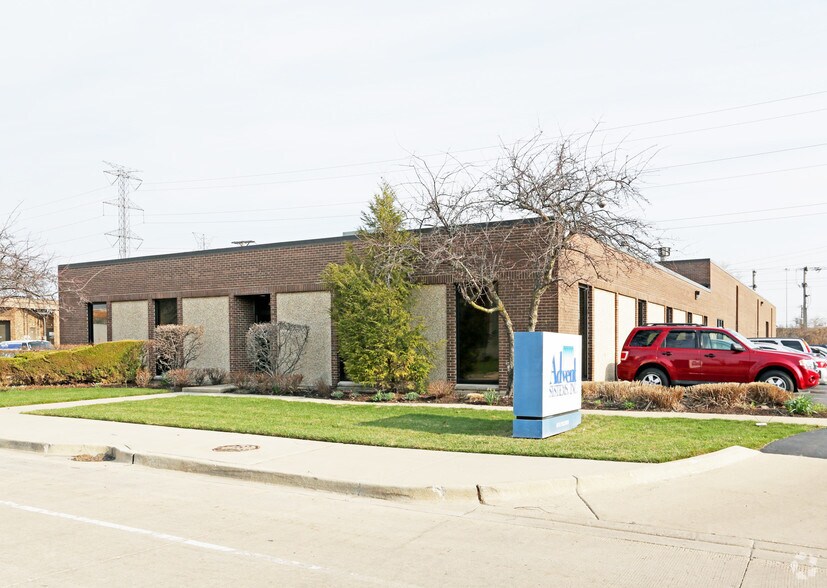 More Photos Of 435 W Fullerton Ave, Elmhurst Light Manufacturing For Sale