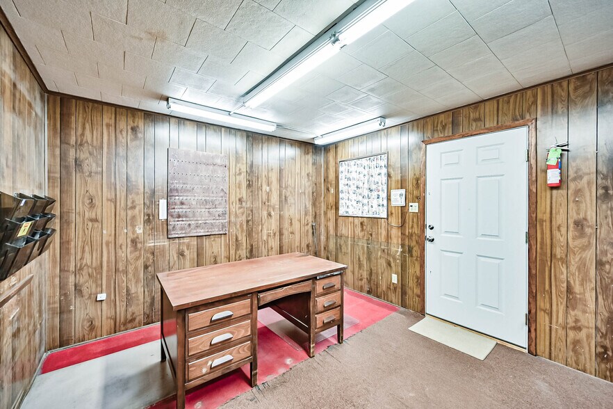 More Photos Of 600 W 13th Ave, Corsicana Flex For Sale