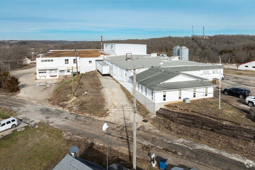 More Photos Of 209 W Main St, Linn Warehouse For Sale