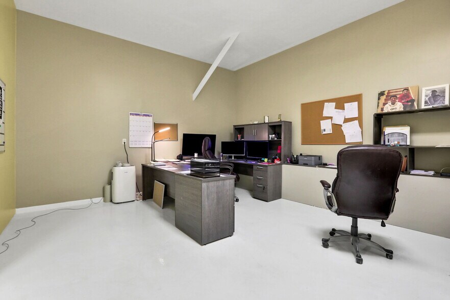 More Photos Of 269 Stone Schoolhouse Rd, Bloomingburg Warehouse For Sale