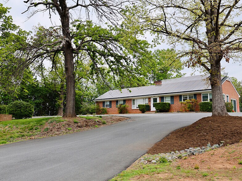 More Photos Of 1455 Rio Road East, Charlottesville Flex For Sale