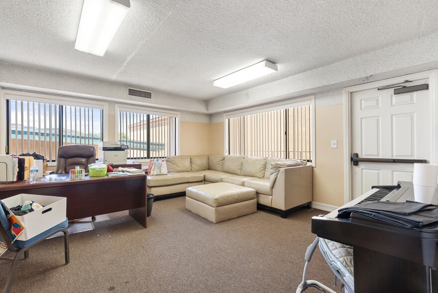 More Photos Of 25222 Wiley Canyon Rd, Santa Clarita Specialty For Sale