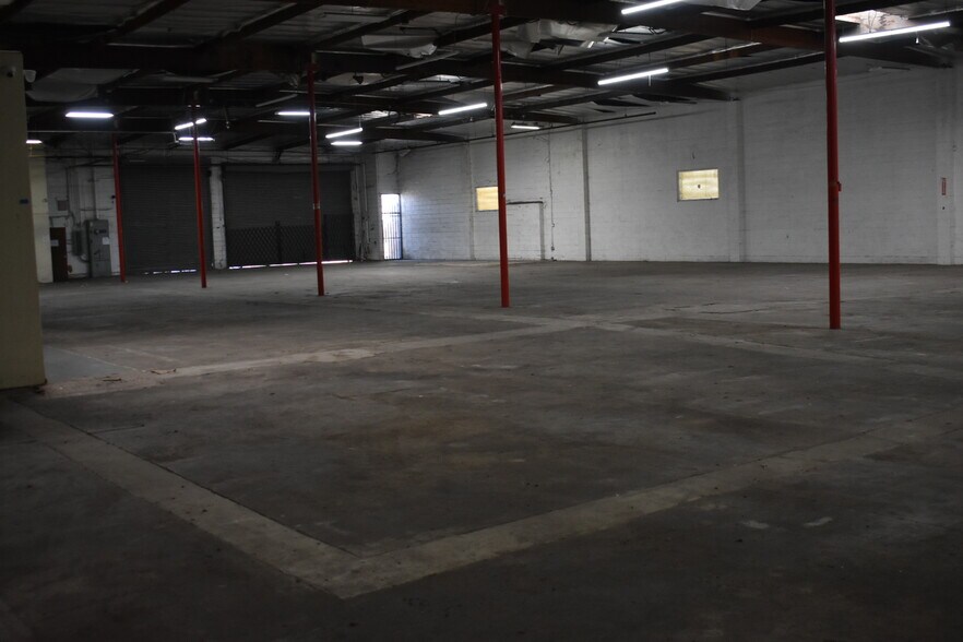 More Photos Of 2416 E 16th St, Los Angeles Manufacturing For Lease